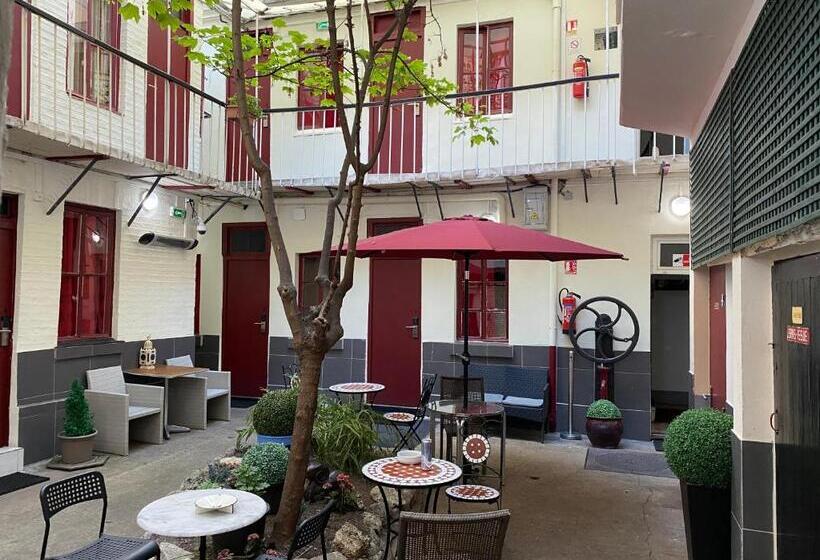 Отель Chevallier