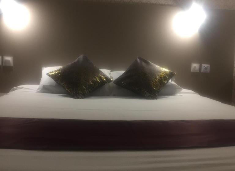 Отель De Normandie