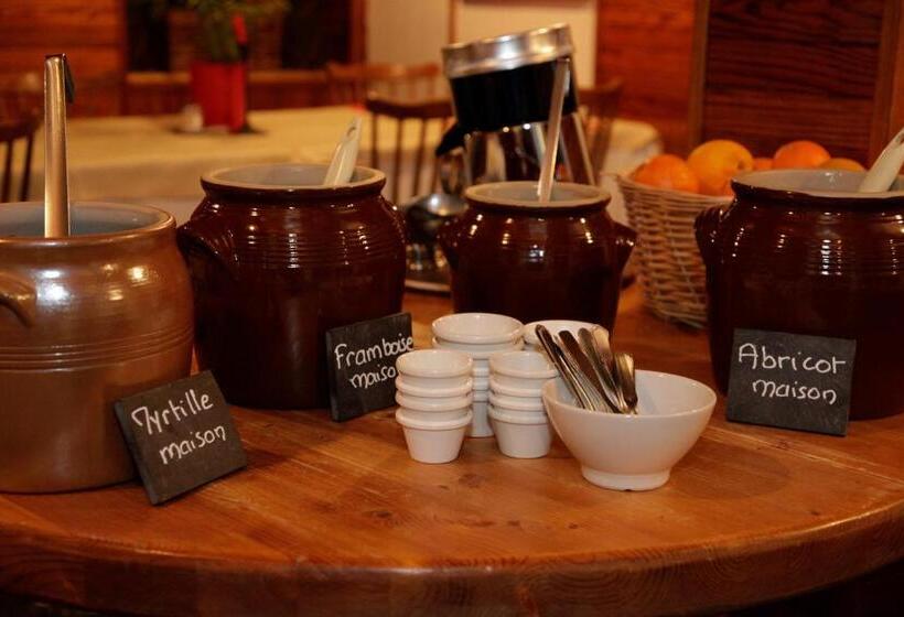 Hotelli Fleur Des Neiges