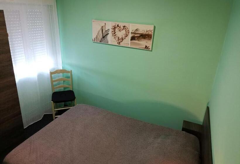 בית מלון כפרי Hôtel Bar Des Arènes