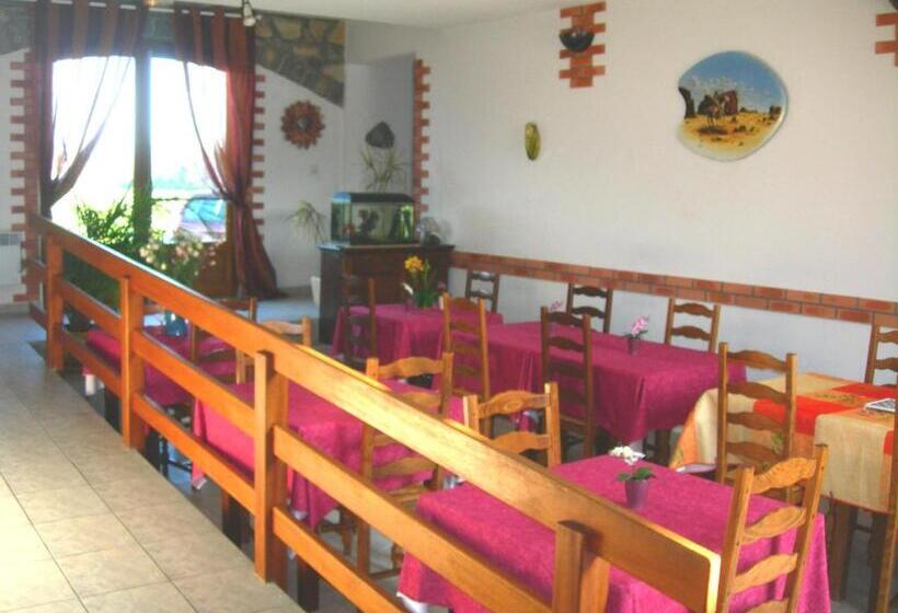 فندق Hôtel De La Madeleine à Tornac