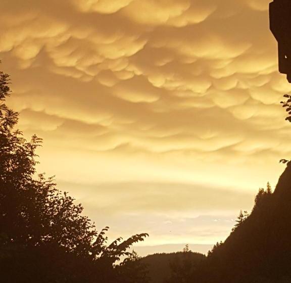 فندق Hôtel Le Mont Jorat