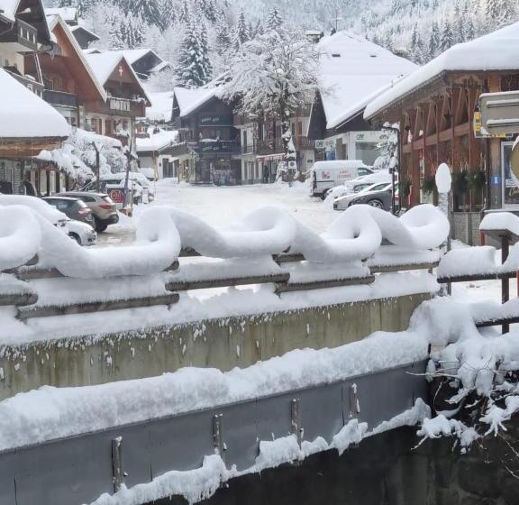 בית מלון כפרי Hôtel Le Mont Jorat