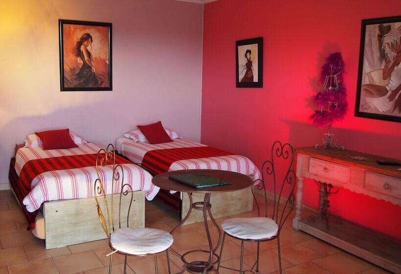 هتل Hôtel Le Relais Du Luberon