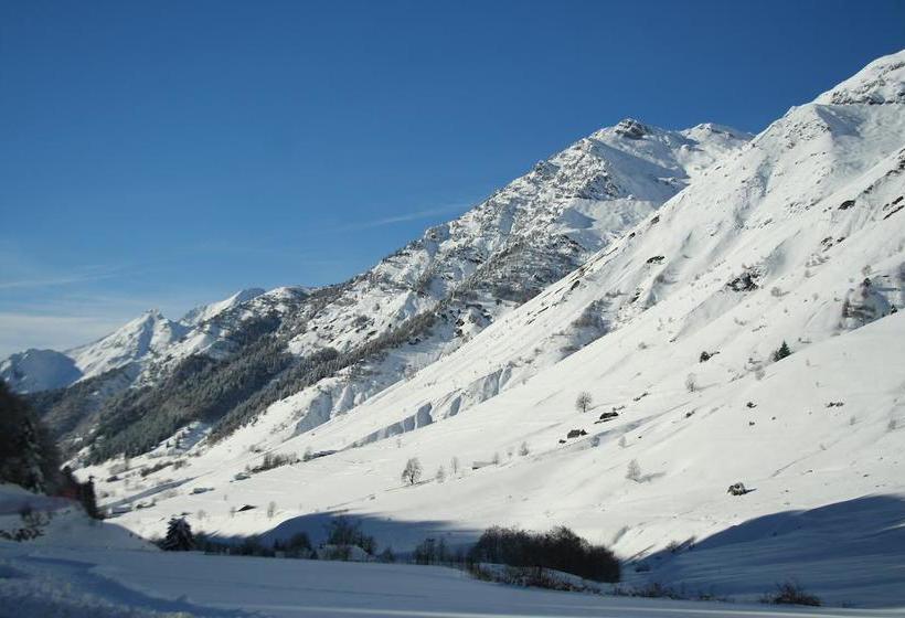 Отель Hôtel Les Castets D'ayré