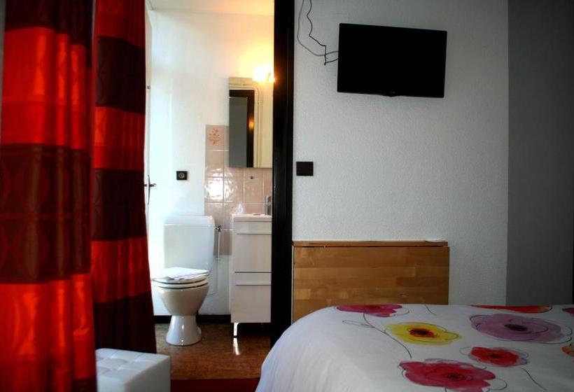 Отель Hôtel Les Castets D'ayré