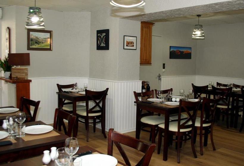 Отель Hôtel Les Castets D'ayré