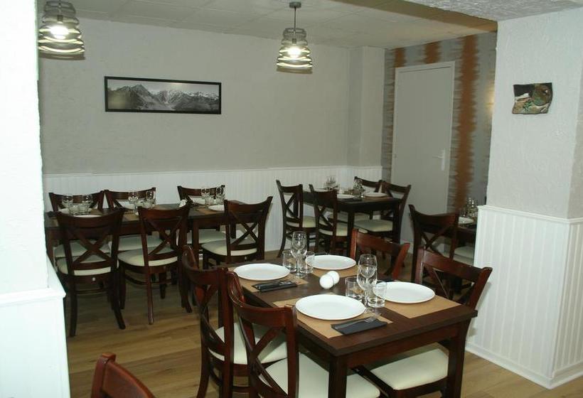 Отель Hôtel Les Castets D'ayré