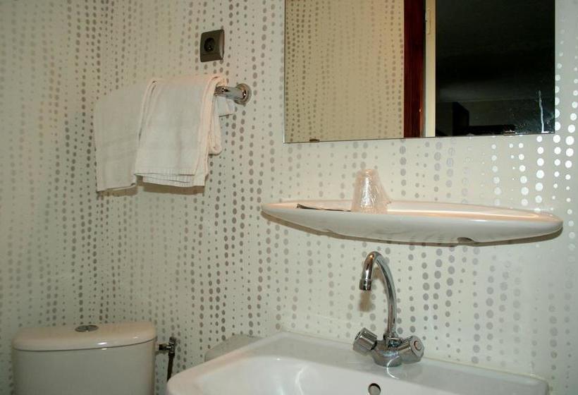 Отель Hôtel Les Castets D'ayré