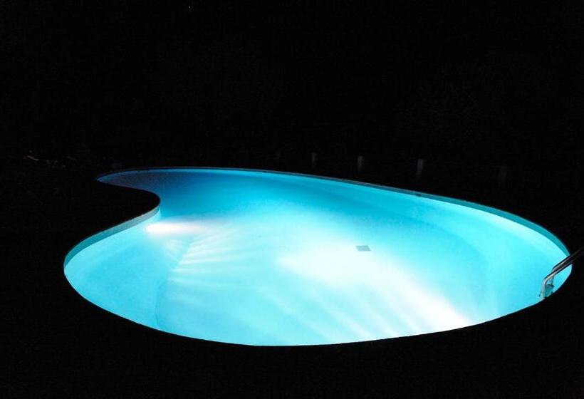 فندق Hôtel Les Hauts De Mourèze