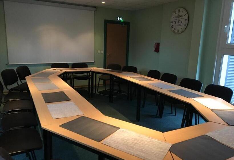 Отель Hôtel Restaurant De L Europort