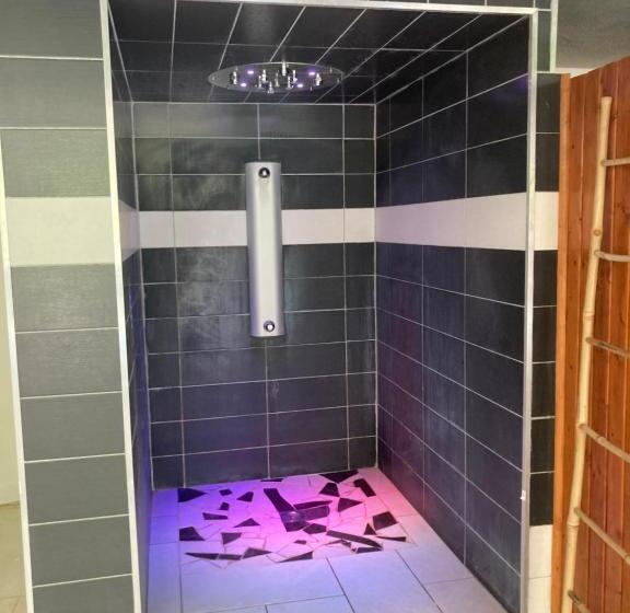 Отель Hôtel Spa L Ermitage