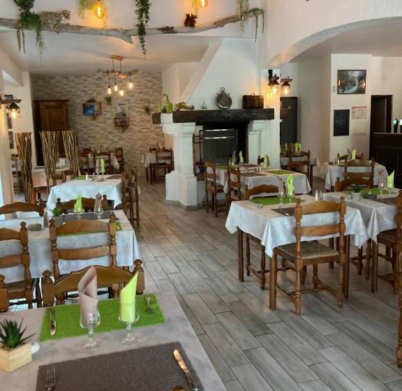 Отель Hôtel Spa L Ermitage