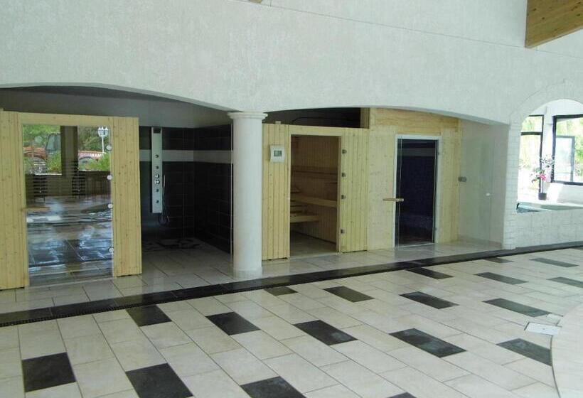 Отель Hôtel Spa L Ermitage