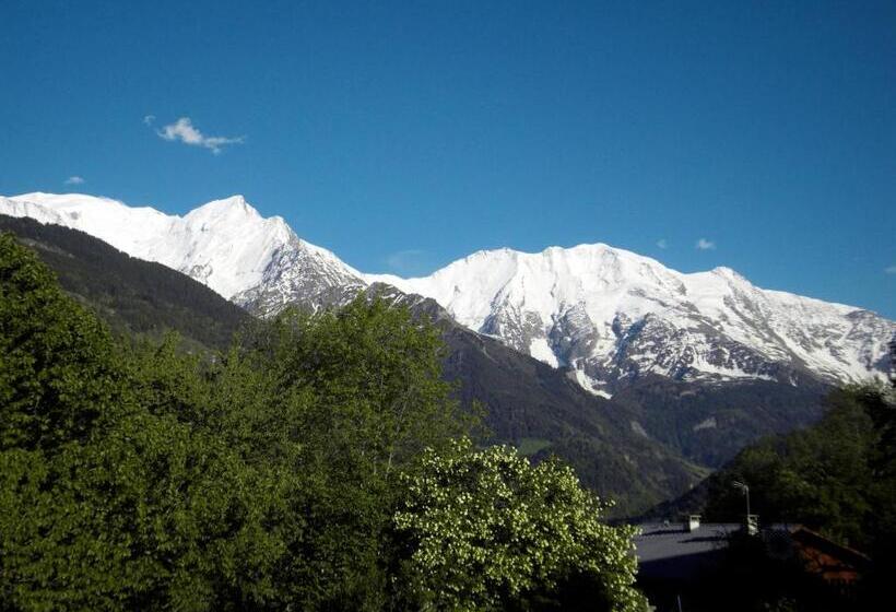 Отель Hôtel Restaurant La Ferme De Cupelin