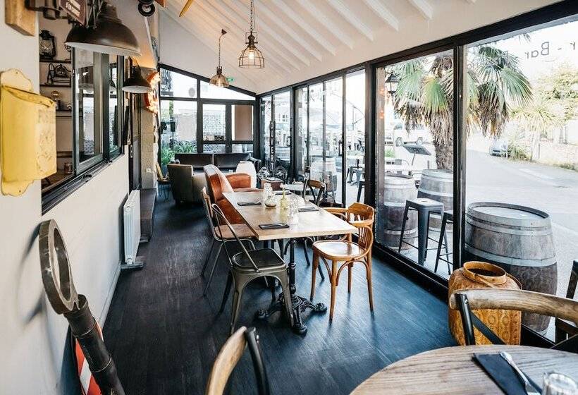 ホテル Hôtel Restaurant La Voile   Le Dock Er