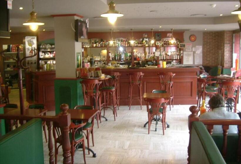 호텔 Hôtel Restaurant Le Blueberry