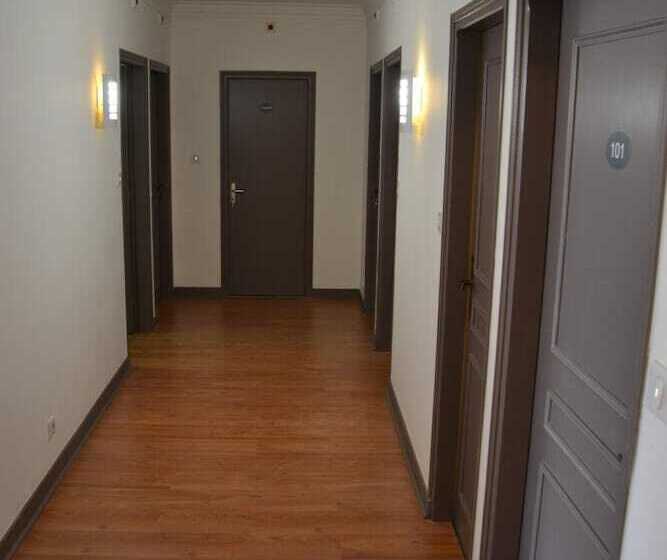 בית מלון כפרי Hôtel Restaurant Le Victor Hugo