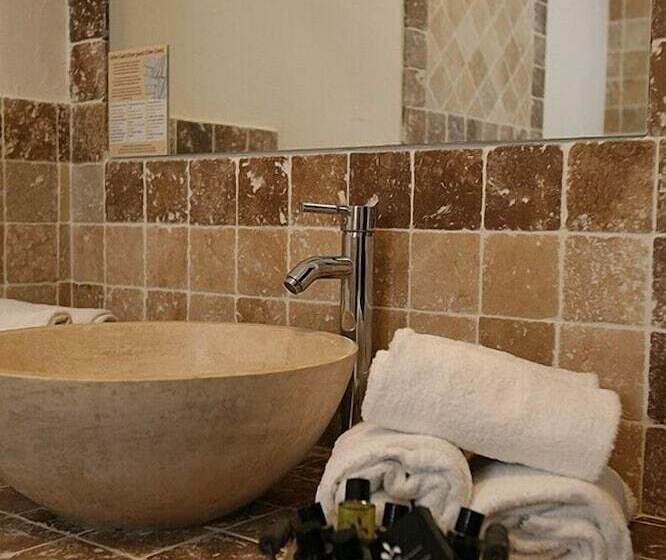 هتل Osteria A Stalla Sischese & Spa