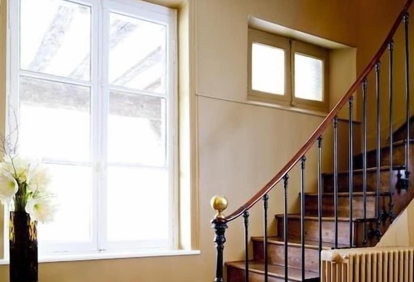 تختخواب و صبحانه La Maison Pavie