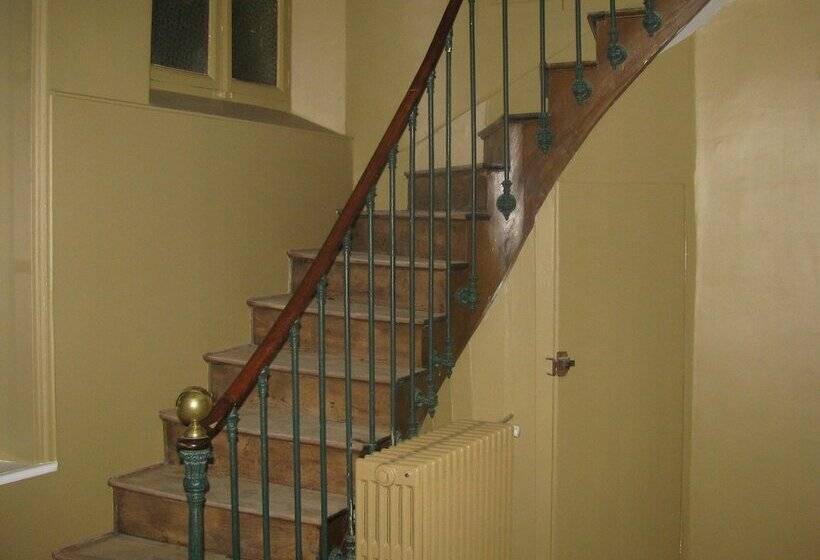 تختخواب و صبحانه La Maison Pavie