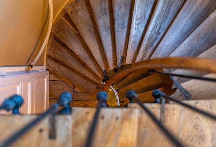 تختخواب و صبحانه La Maison Pavie