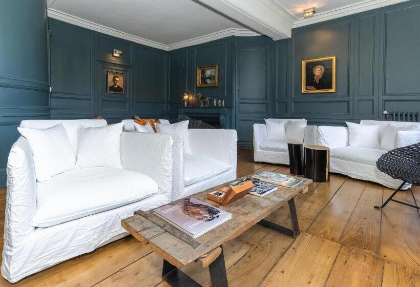 تختخواب و صبحانه La Maison Pavie