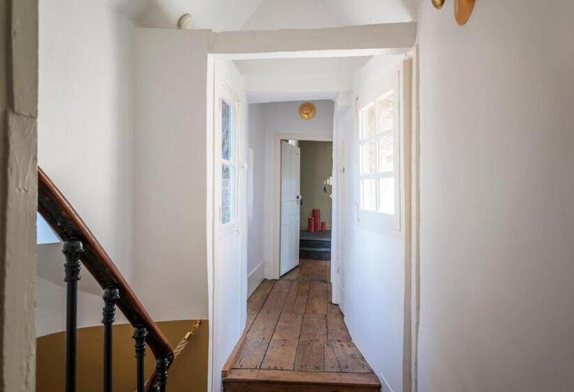 تختخواب و صبحانه La Maison Pavie