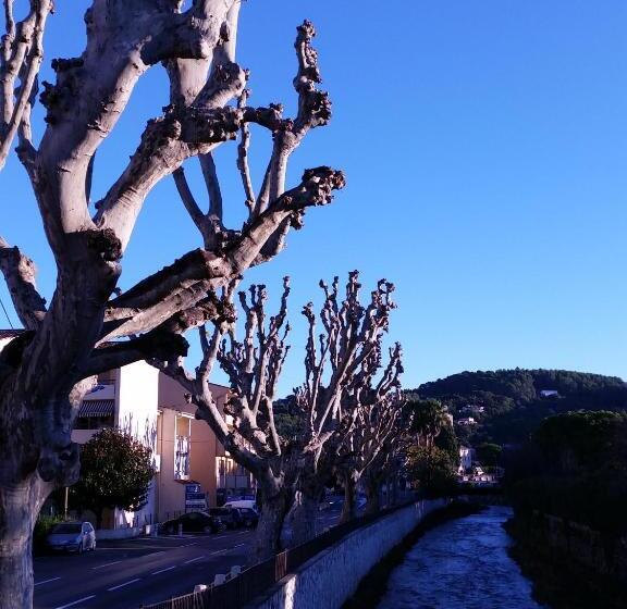 酒店 Auberge Des Toques