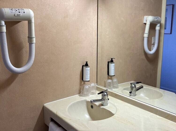 Brit Hotel Essentiel Moulins Avermes