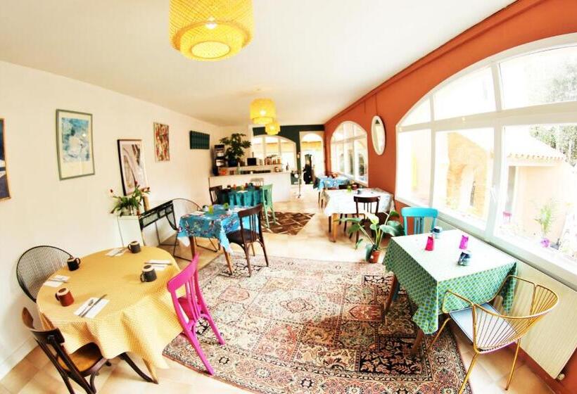 Отель & Cantine De La Plage