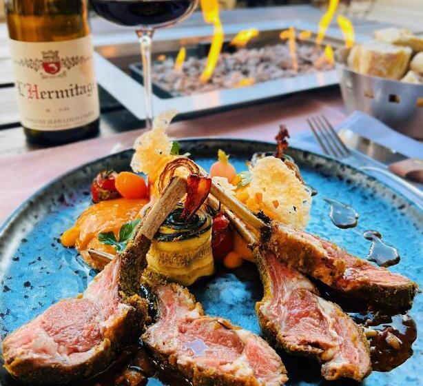 ホテル Chamois Lodge