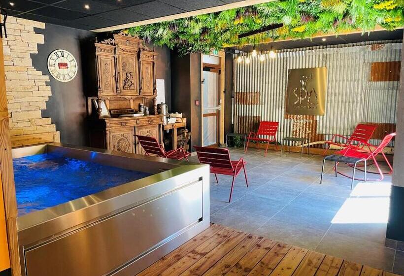 ホテル Chamois Lodge