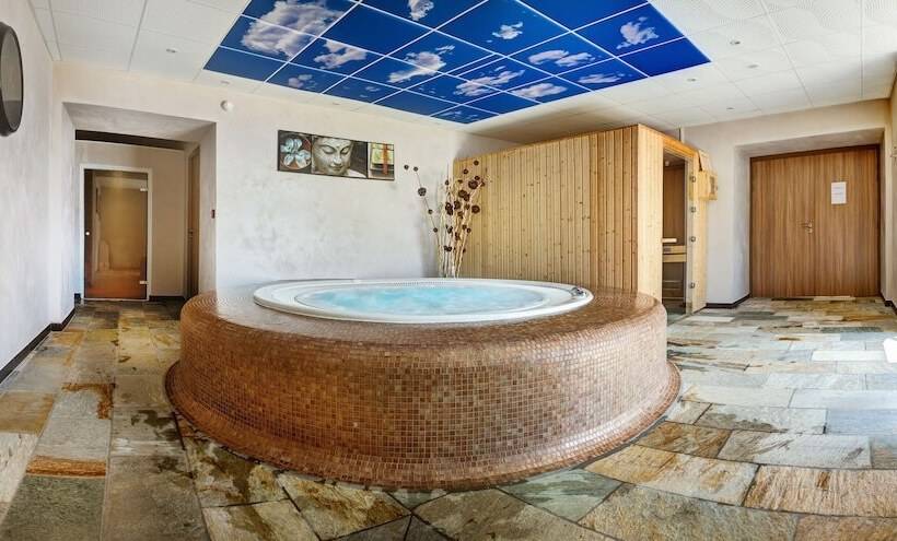 호텔 Château De La Falque, The Originals Relais