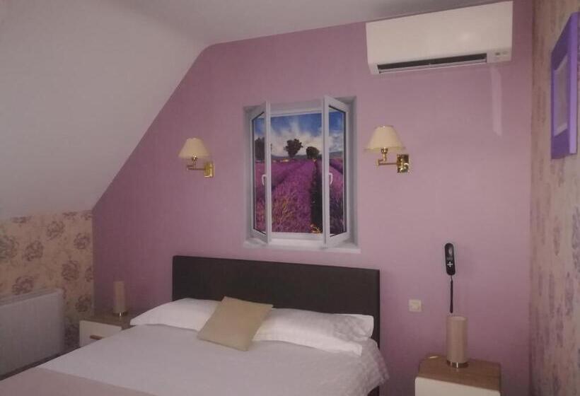 Отель Contact Hôtel Du Relais Thouars