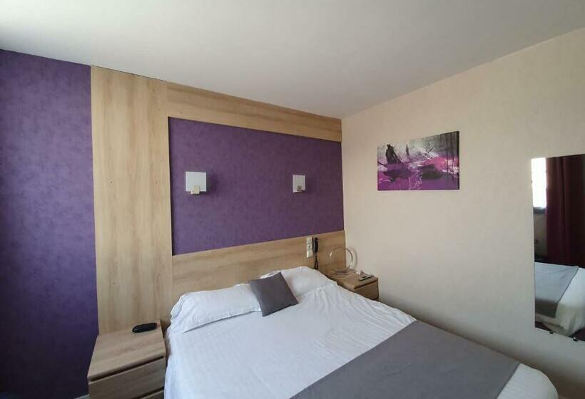 Отель Contact Hôtel Du Relais Thouars