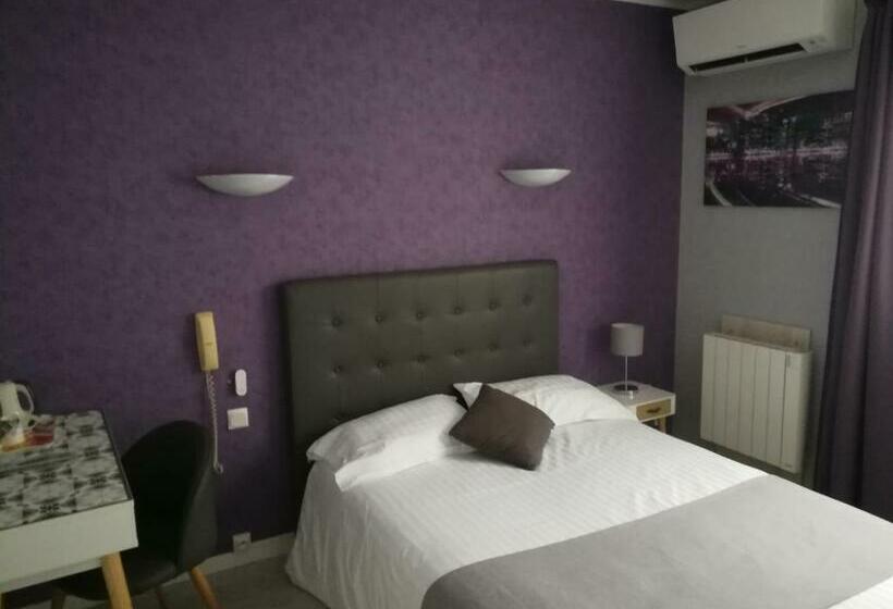 Отель Contact Hôtel Du Relais Thouars