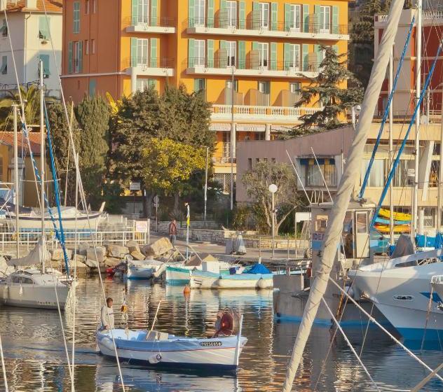 فندق De La Darse