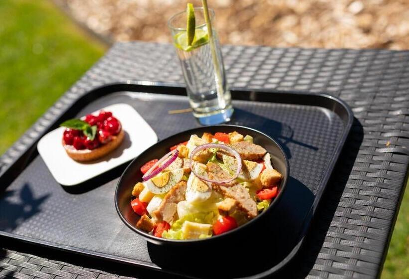 هتل De La Pommeraie