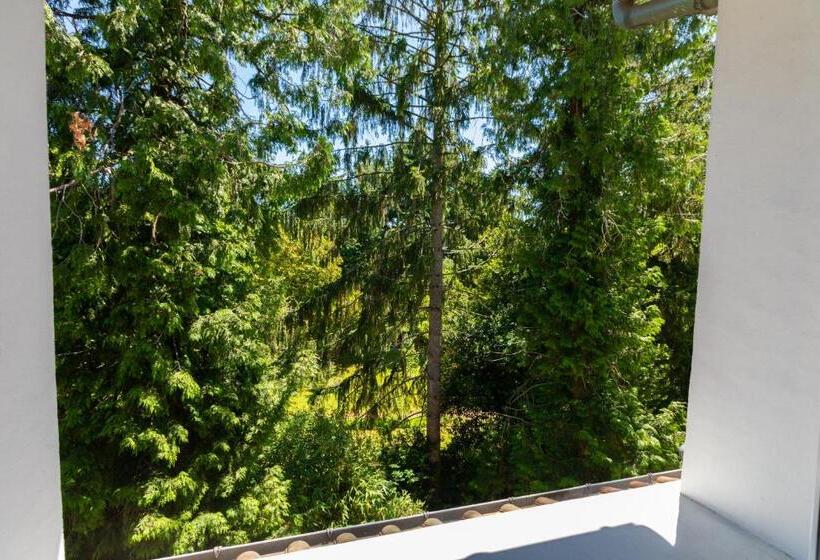 هتل De La Pommeraie