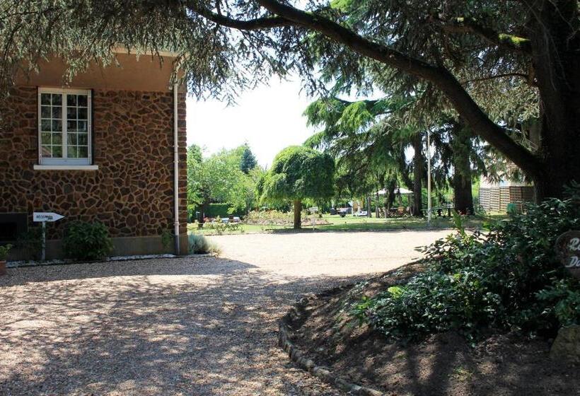 هتل De La Pommeraie