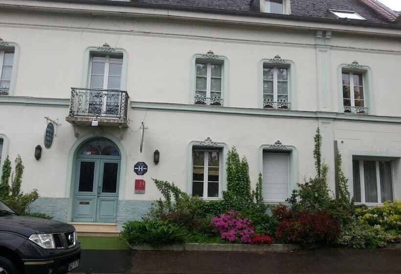 Отель De La Tour