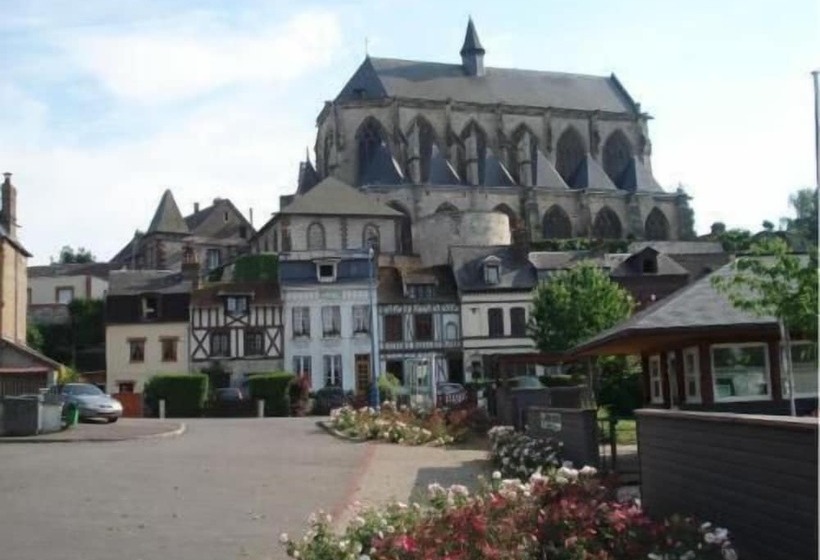 Отель De La Tour