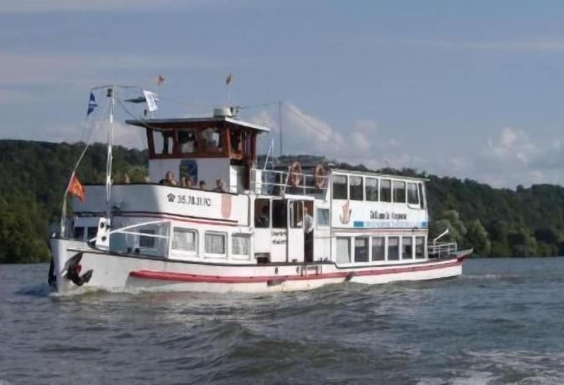 Отель De La Tour