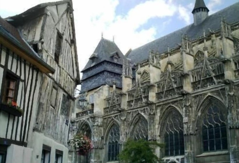 Отель De La Tour