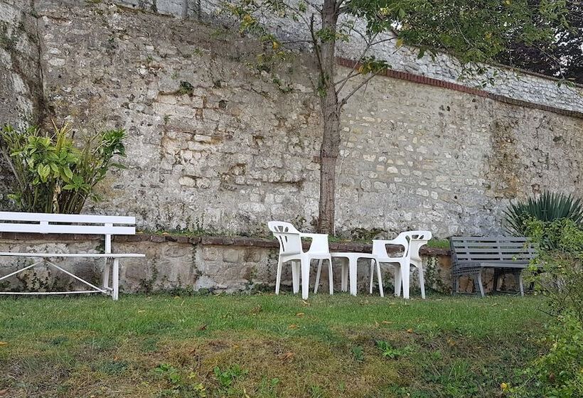 Отель De La Tour