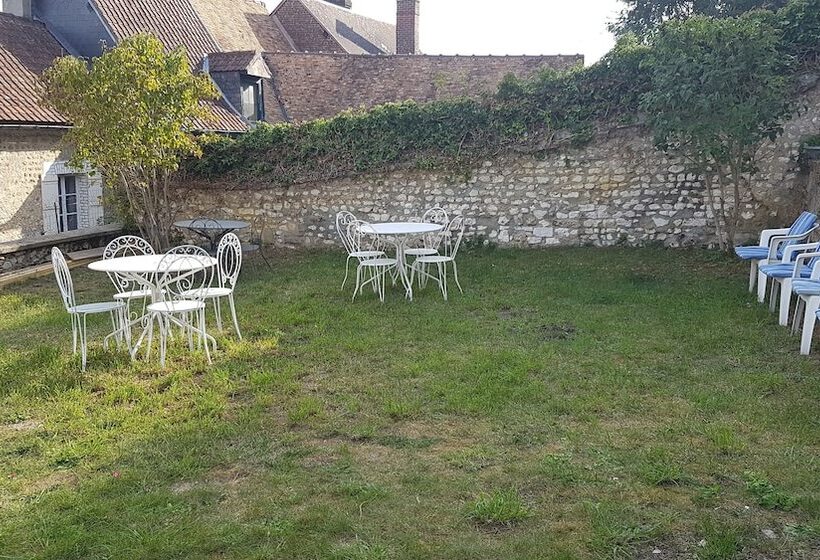 Отель De La Tour