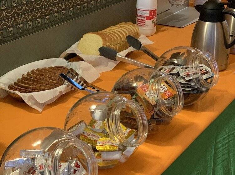 Отель De La Tour