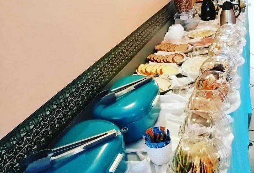 Отель De La Tour