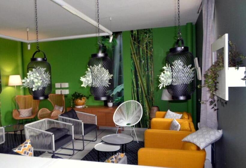 호텔 Domaine De Garabaud